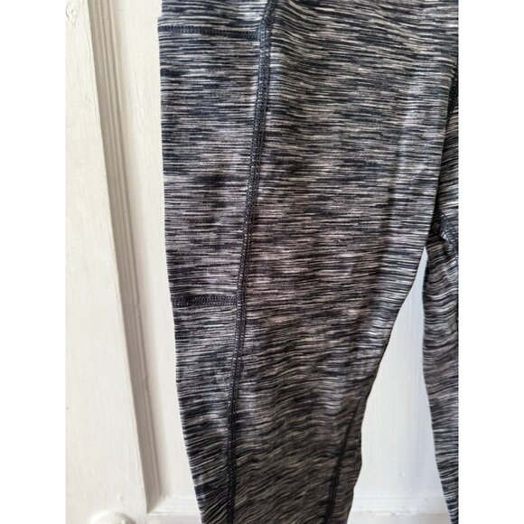 Members mark women’s size medium every day leggings - Picture 3 of 6